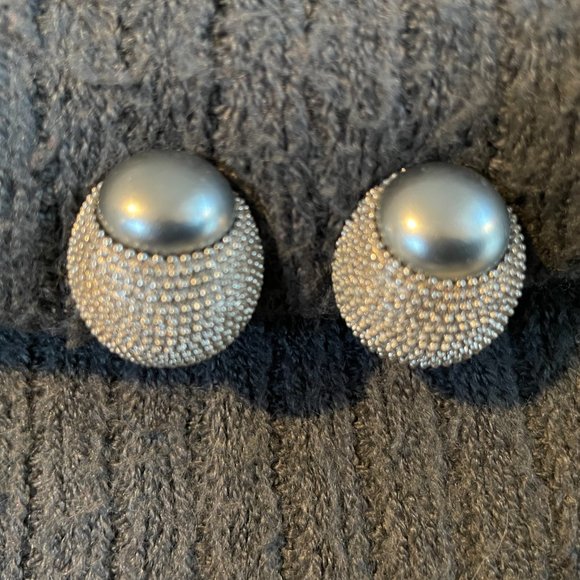 Erwin Pearl Clip Earrings - Picture 2 of 3